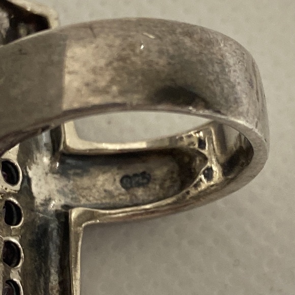 Beautiful SS, marcasite & amethyst ring. About US size 8. Marked 925. - Picture 5 of 6